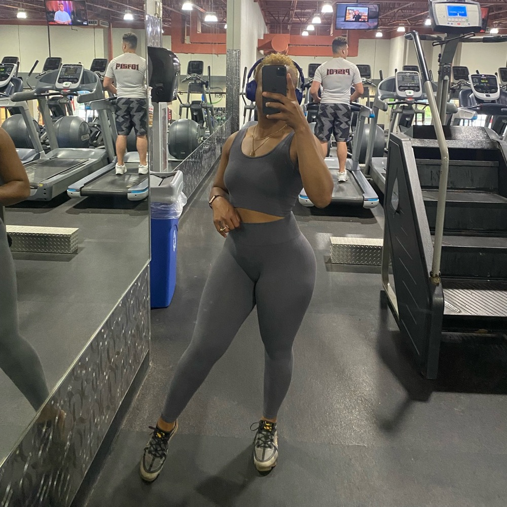 GymShark Power down SET. The top is small.